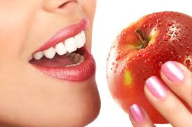 خوردن سیب باعث تقویت قدرت باروری در زنان می شود