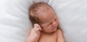 عفونت گوش کودک به چه دلیل اتفاق می‌افتد؟