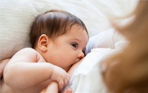 نقش شیر مادر در جلوگیری از اختلالات نوزادان زودرس