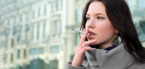 خانم‌های سیگاری قرص جلوگیری از بارداری نخورند