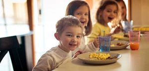 صبحانه منظم از کودکان دربرابر دیابت محافظت می کند