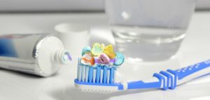 خطرات استفاده طولانی از یک مسواک