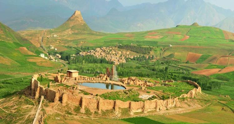 مجموعه باستانی تکاب