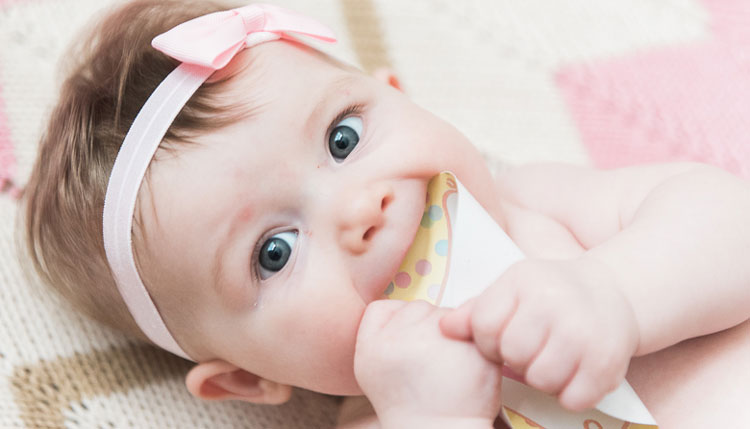 به دهان بردن اشیا برای شناخت محیط