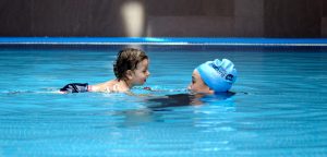 آموزش شنا به کودکان، چه نکاتی را رعایت کنیم؟