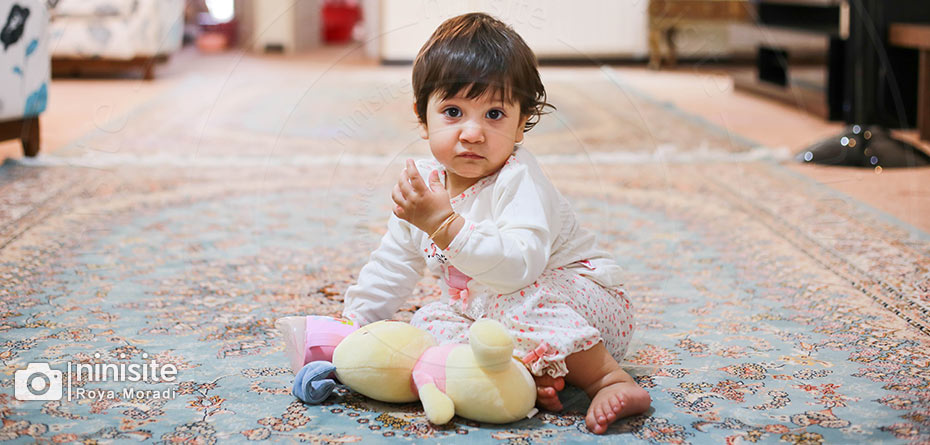 به دهان بردن اشیا در نوزادان را چگونه کنترل کنیم؟