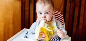 برای غذا دادن به نوزاد این باورها را کنار بگذارید