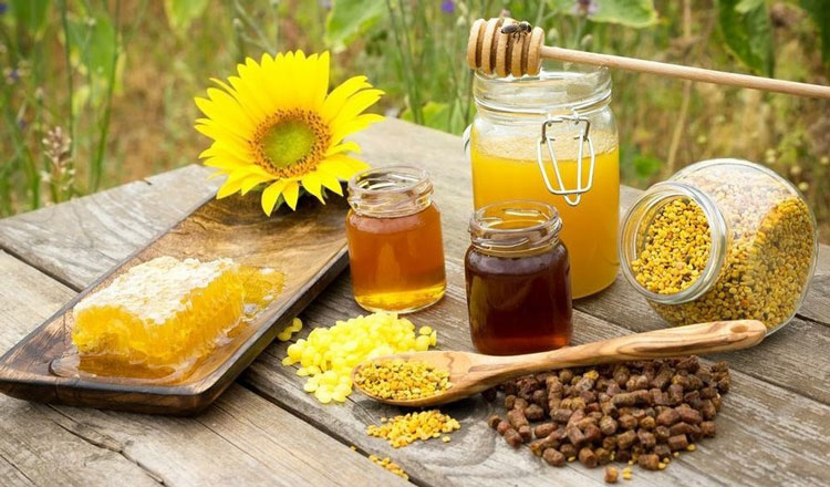 محصولات عسل، ژل رویال و موم