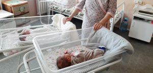 تولد دوقلو با 11 هفته تاخیر!