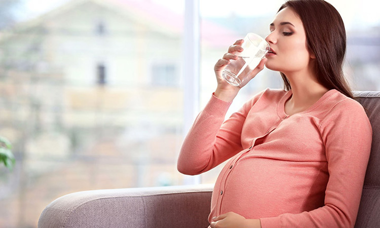 تشنگی و گرما و خوردن آب در دوران بارداری