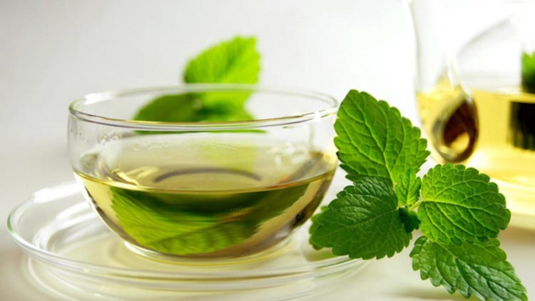 نوشیدن چای سبز برای تعادل هورمونی